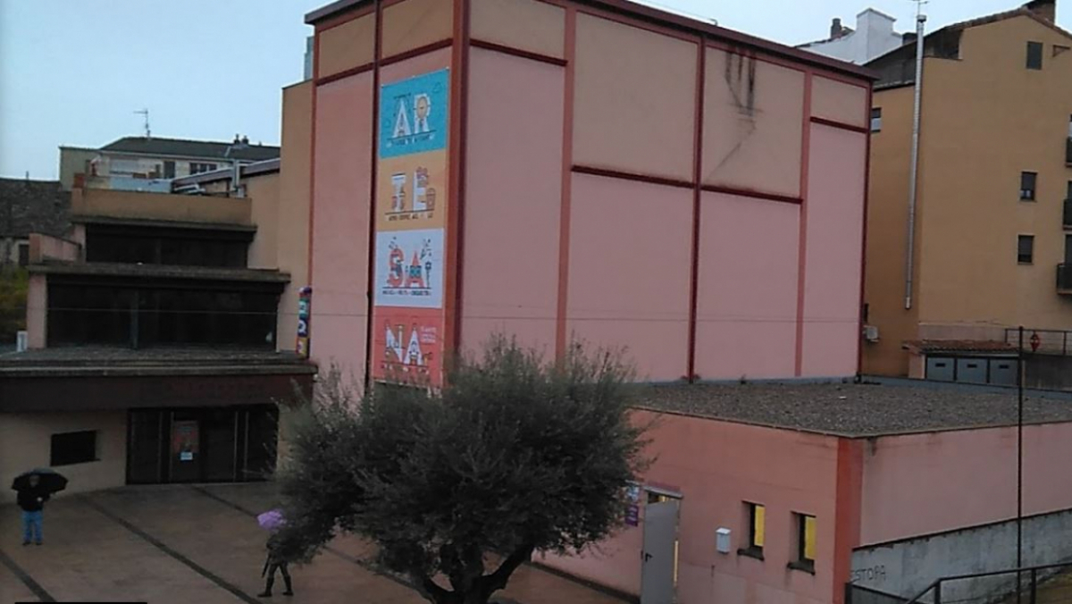 imatge darxiu del teatre lartesana de falset